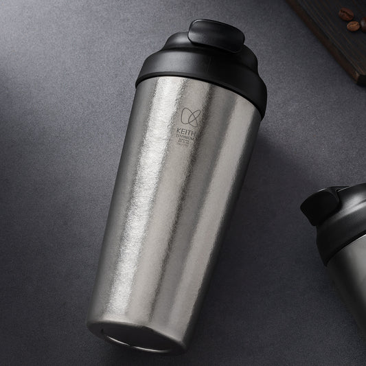 600 ml isoleret rejsekrus i rent titanium
