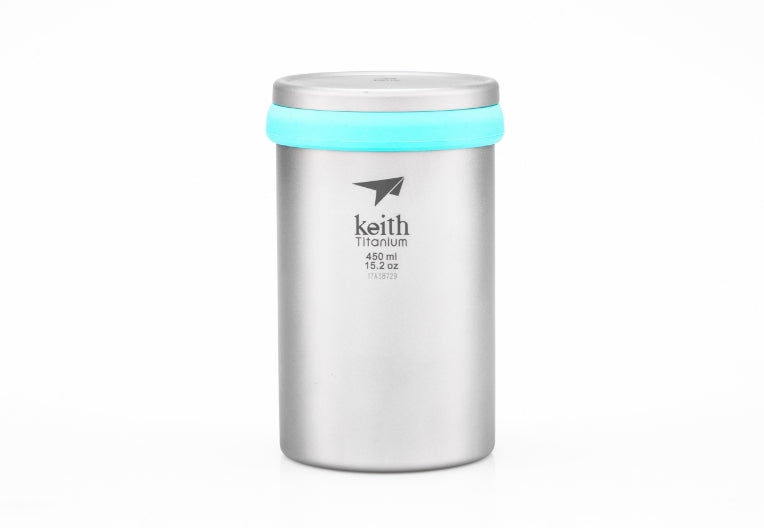 Becher mit integriertem Tee -Infuser