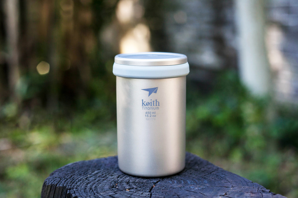 Becher mit integriertem Tee -Infuser