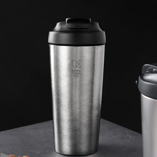 600 ml isoleret rejsekrus i rent titanium
