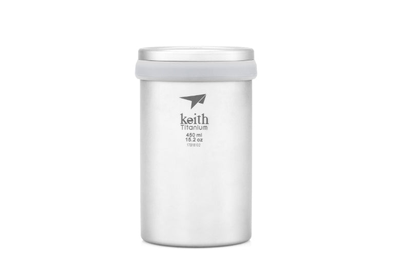 Becher mit integriertem Tee -Infuser
