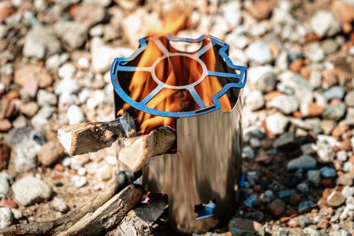 Conjunto de campamento nido de titanio