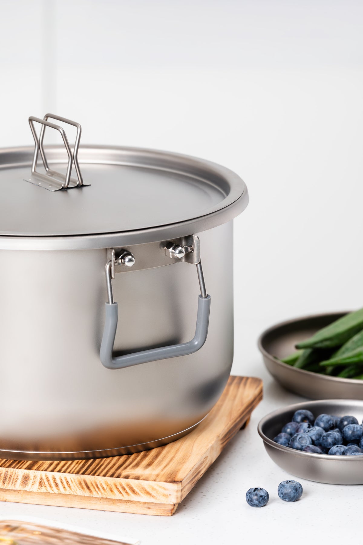 Titanium saucepans