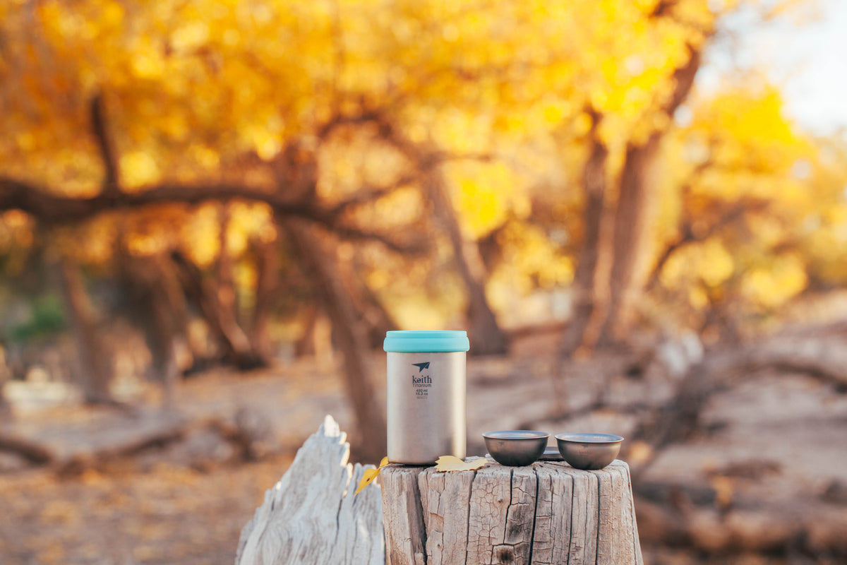 Becher mit integriertem Tee -Infuser