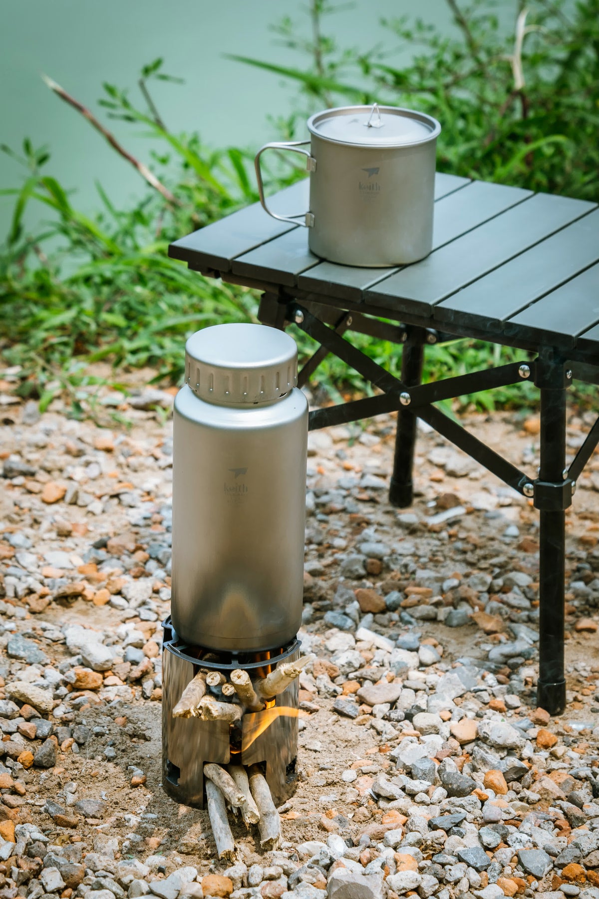 Conjunto de campamento nido de titanio
