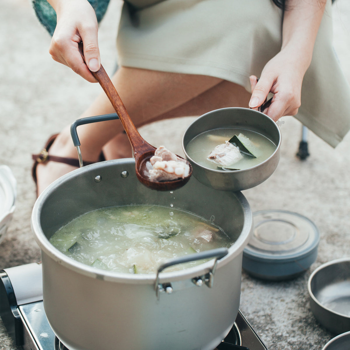 Titanium saucepans