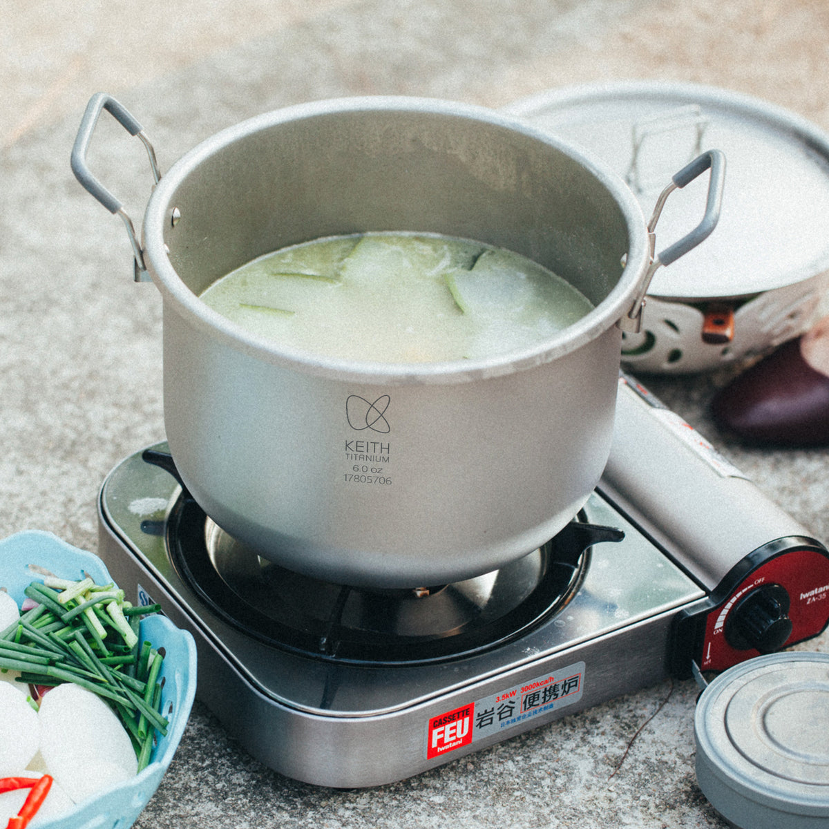 Titanium saucepans
