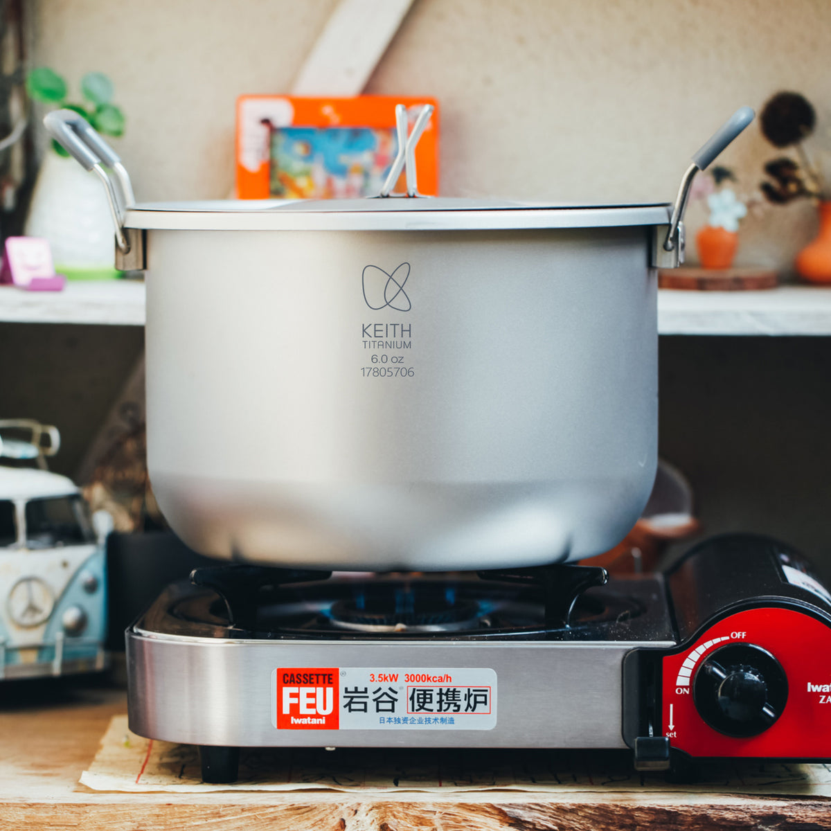 Titanium saucepans