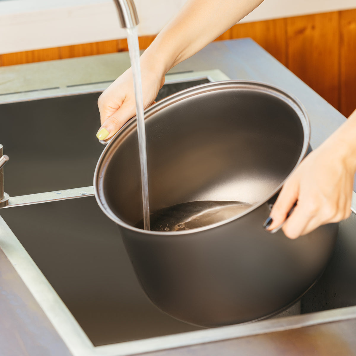 Titanium saucepans