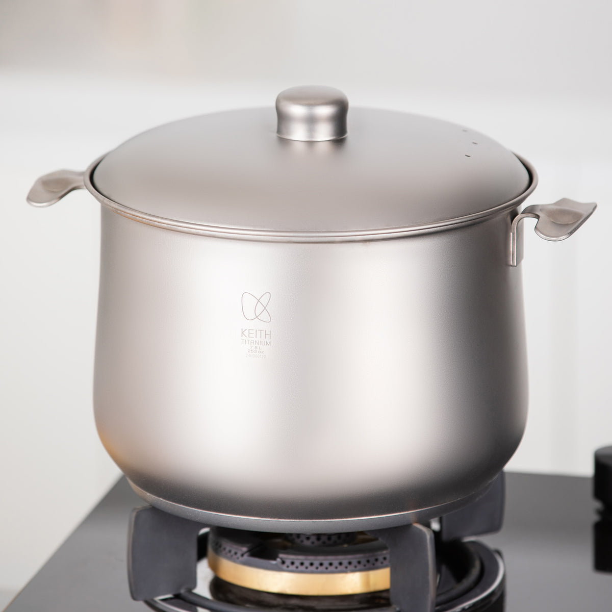 Titanium saucepans